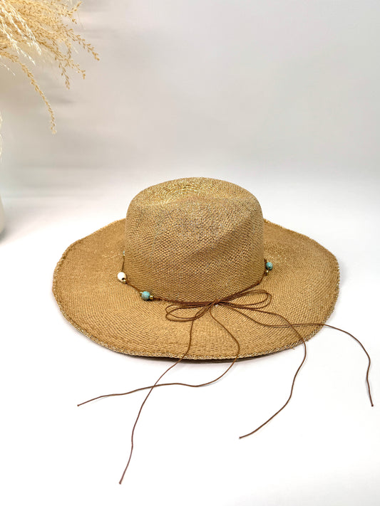 CHAPEAU BOHÈME EN PAPIER TRESSÉ AVEC PERLES TURQUOISES CP2602