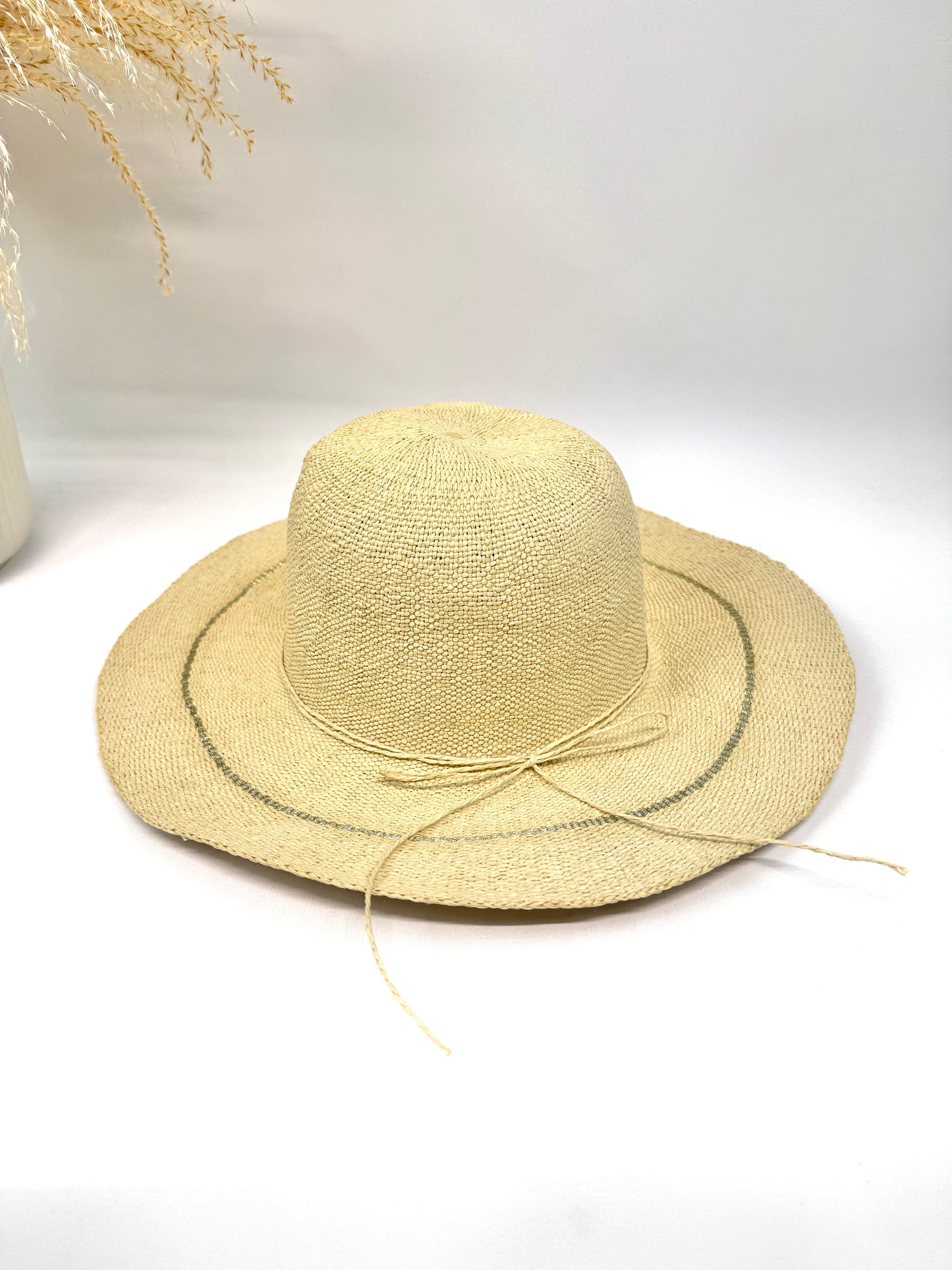 CHAPEAU BOHÈME EN PAPIER AVEC LISERÉ DÉCORATIF CP2605