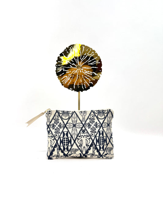 TROUSSE BOHÈME EN TOILE BRODÉE MOTIFS TRADITIONNELS & ESPRIT NOMADE