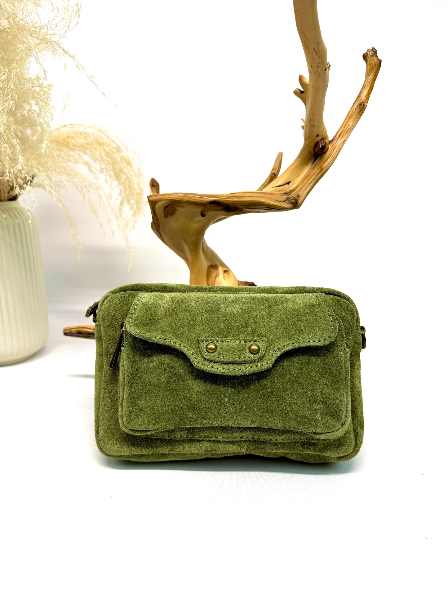 SAC BANDOULIÈRE EN SUÈDE AVEC RABATS À RIVETS