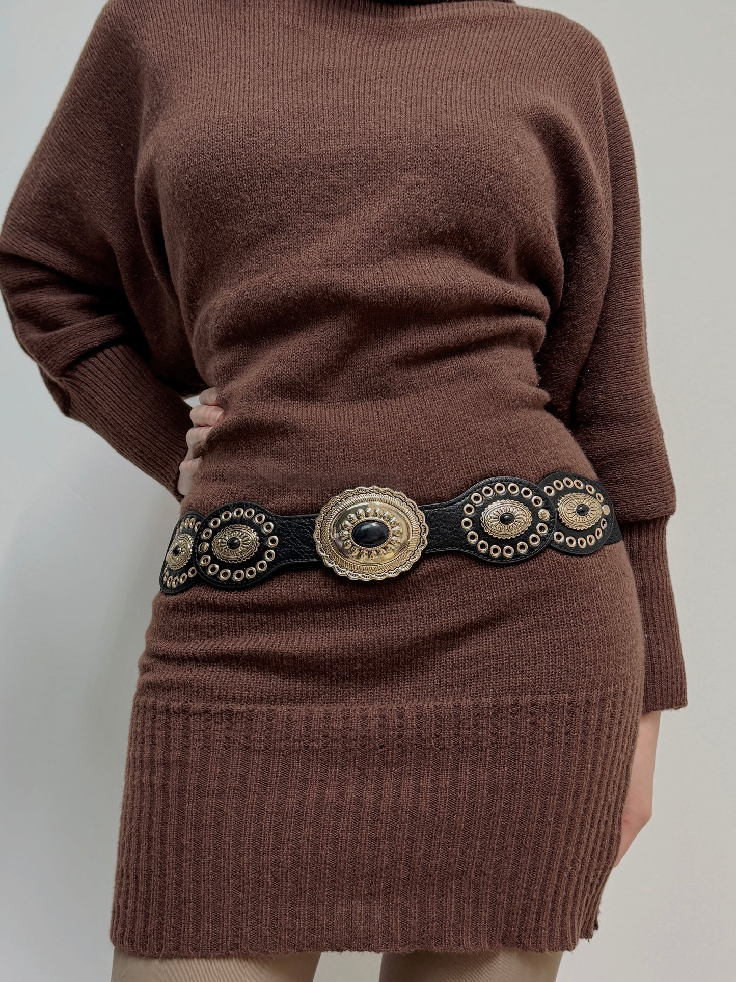 CEINTURE SYNTHÉTIQUE LARGE AVEC CABOCHONS ET DORURE BOHÈME 910280