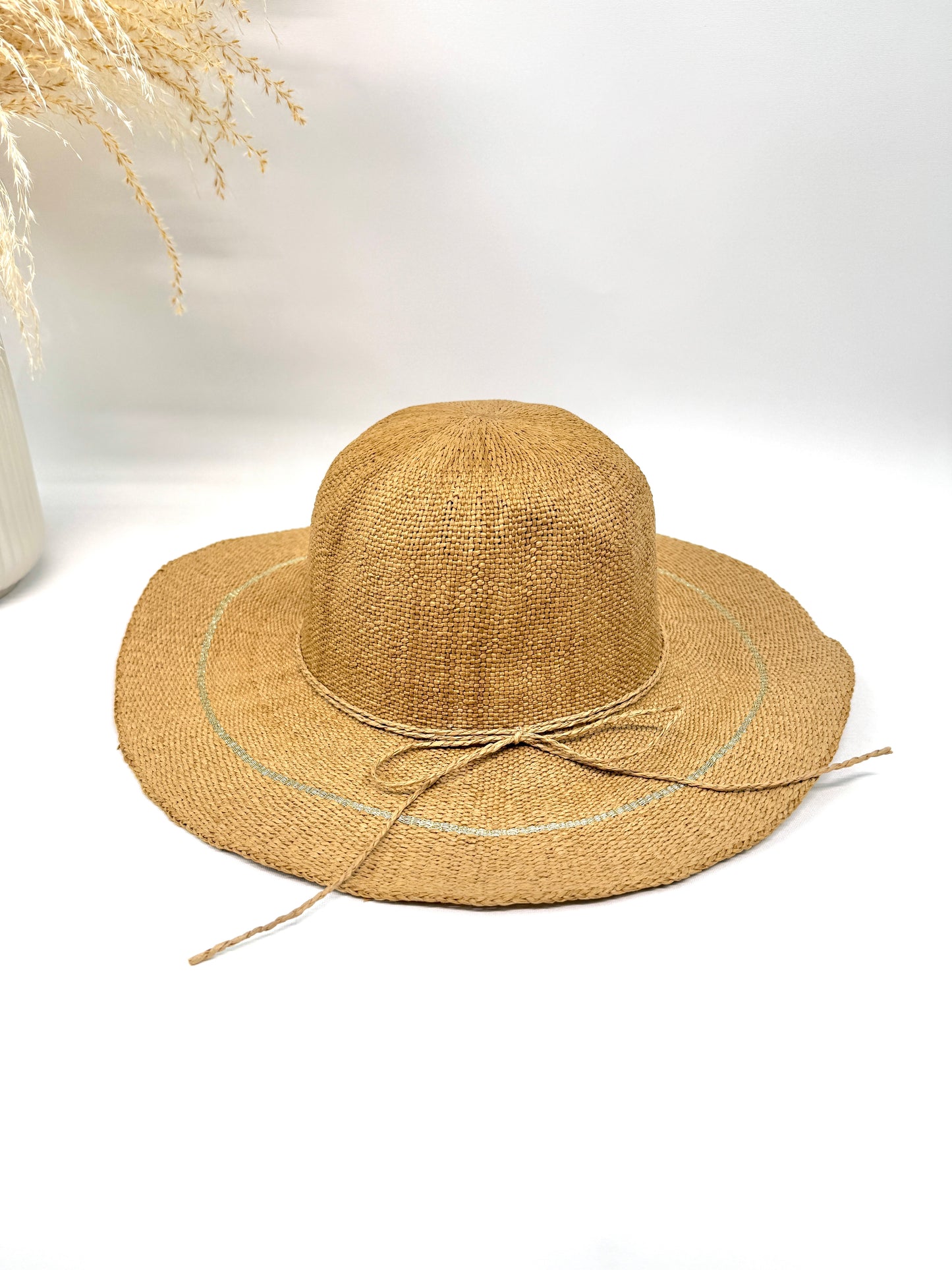 CHAPEAU BOHÈME EN PAPIER AVEC LISERÉ DÉCORATIF CP2605