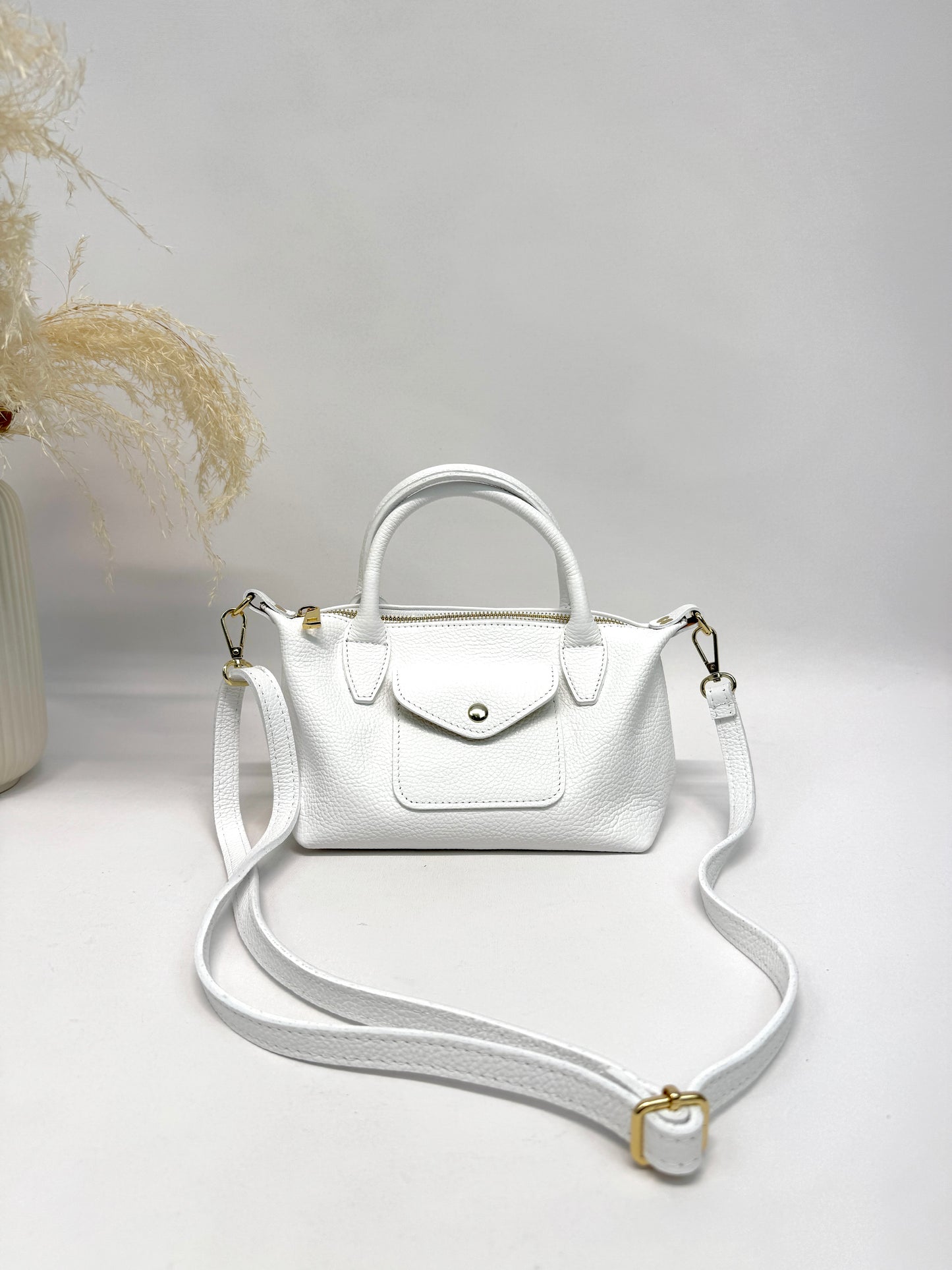 CUTE AND ELEGANT COMPACT LEATHER SHOULDER BAG