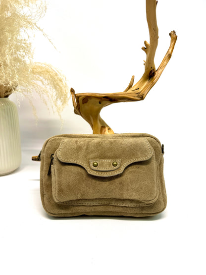 SAC BANDOULIÈRE EN SUÈDE AVEC RABATS À RIVETS