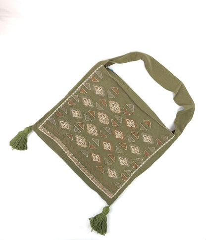 SAC CABAS HOBO BOHÈME EN COTON LIN AVEC BRODERIE ET POMPONS SC2617