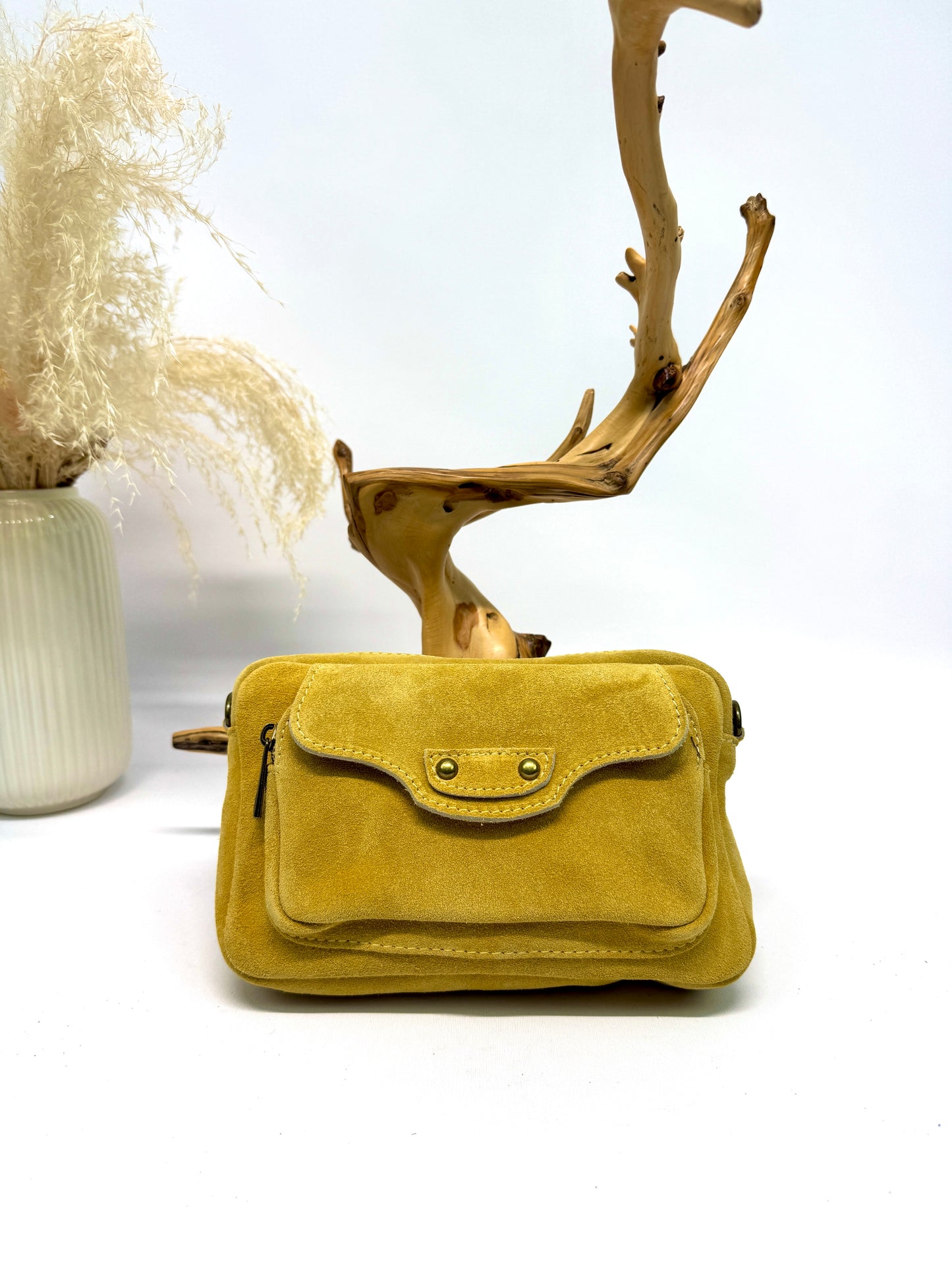 SAC BANDOULIÈRE EN SUÈDE AVEC RABATS À RIVETS