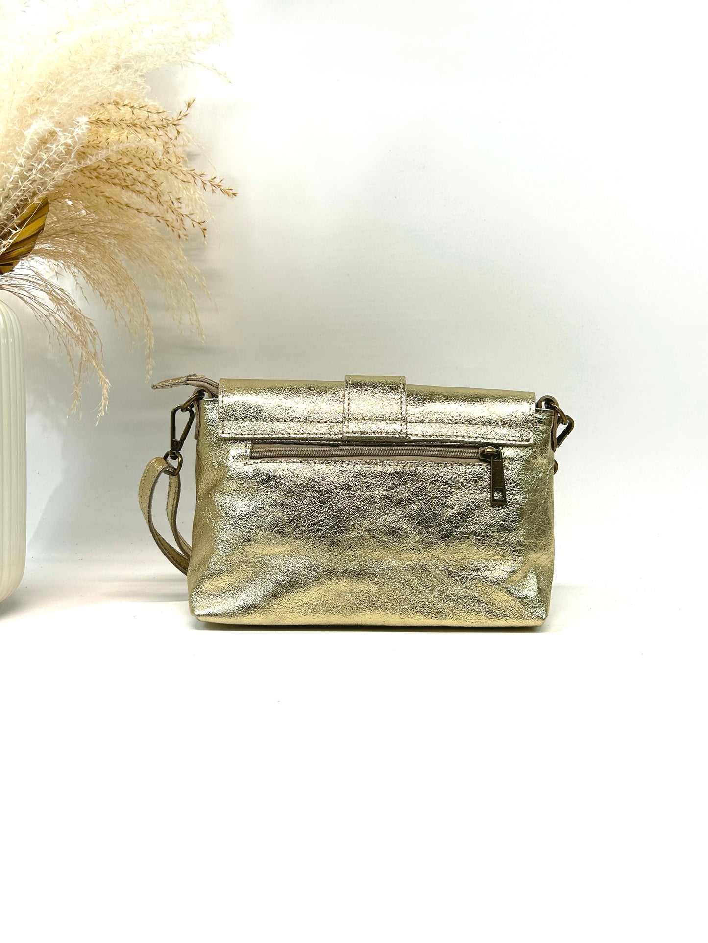 CHIC ITALIAN LEATHER RING BAG