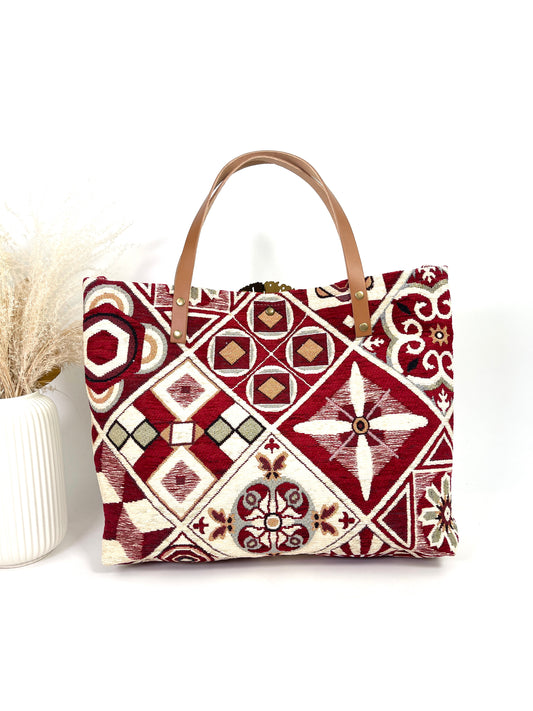 GRAND CABAS EN TAPISSERIE FINITION CUIR ITALIEN AVEC BOUTON AIMANTÉ ANAÏS