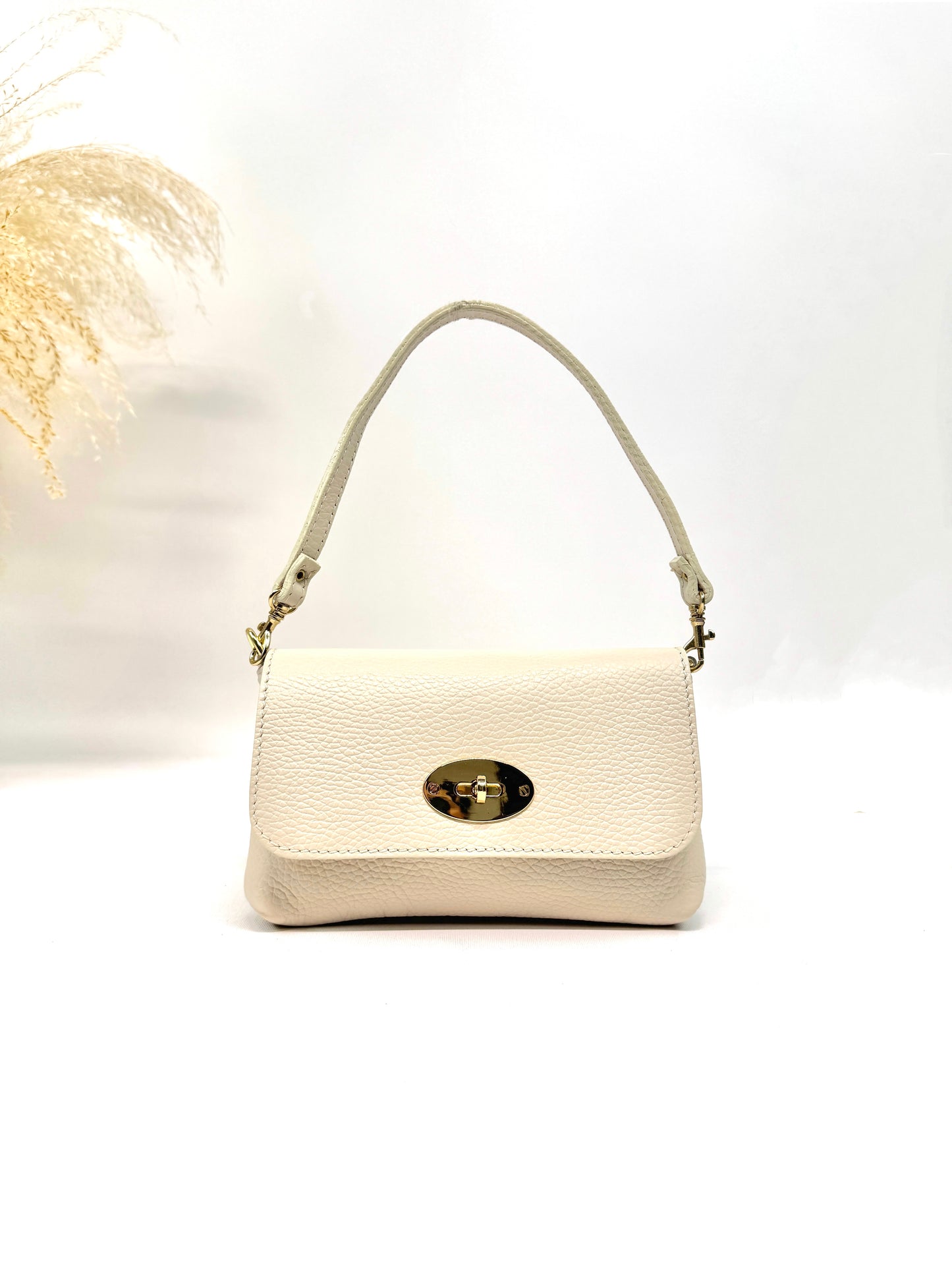 SAC EN CUIR GRAINÉ VÉRITABLE ET FERMOIR DORÉ PIVOTANT « Iris »