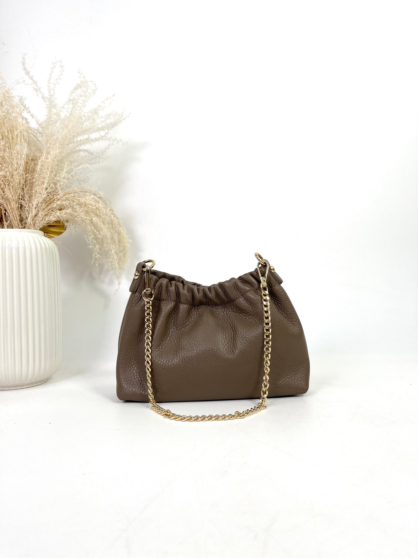 Italian leather purse with chain and magnetic closure, Aïcha